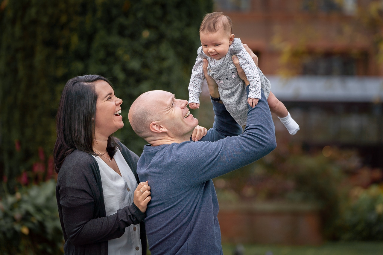 family-portraits-with-baby-in-father-arms-at-the-grove